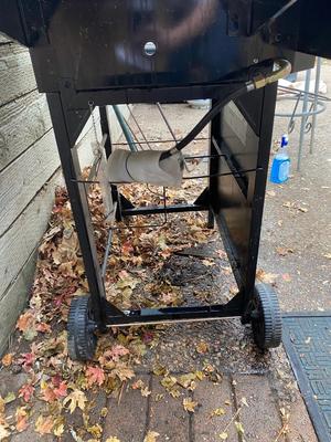 BRAND NEW CHAR-BROILER ADVANTAGE PROPANE BBQ GRILL
