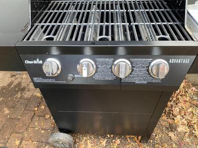 BRAND NEW CHAR-BROILER ADVANTAGE PROPANE BBQ GRILL