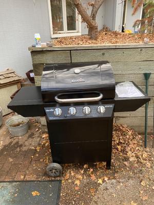 BRAND NEW CHAR-BROILER ADVANTAGE PROPANE BBQ GRILL
