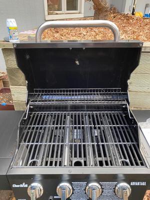 BRAND NEW CHAR-BROILER ADVANTAGE PROPANE BBQ GRILL