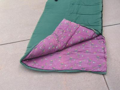 Coleman over sized (big/tall) 3 season 'stay warm' sleeping bag. is 77”x36”