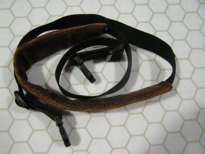 TAMRAC camera strap with suede leather.