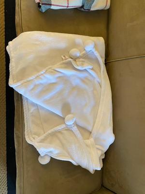 SUPER SOFT WONDERSHOP WHITE THROW, AMANA WOOL BLANKET, NEW MENS GOODFELLOW & CO SLIPPERS