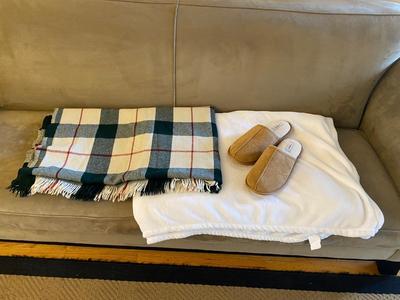 SUPER SOFT WONDERSHOP WHITE THROW, AMANA WOOL BLANKET, NEW MENS GOODFELLOW & CO SLIPPERS