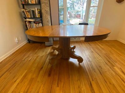 ANTIQUE DINING ROOM TABLE AND 4 ANTIQUE CHAIRS PLUS 1 LEAF