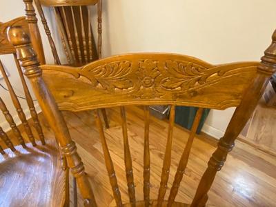 ANTIQUE DINING ROOM TABLE AND 4 ANTIQUE CHAIRS PLUS 1 LEAF