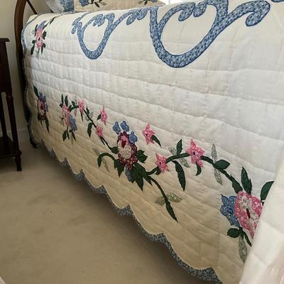 UBL1242 Pair of Twin Floral Quilts