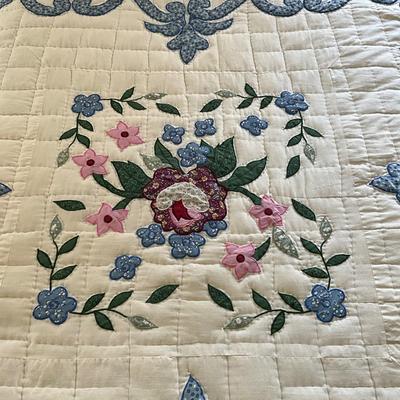 UBL1242 Pair of Twin Floral Quilts