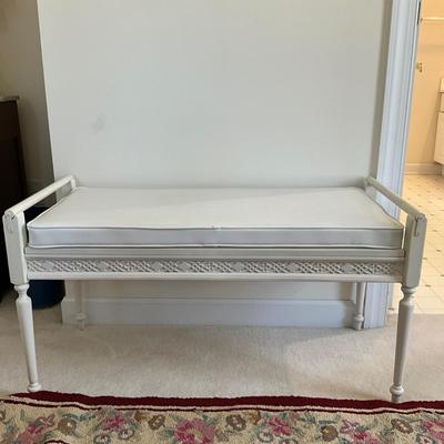 UBL1245 Vintage White Mirror with White Painted Bench