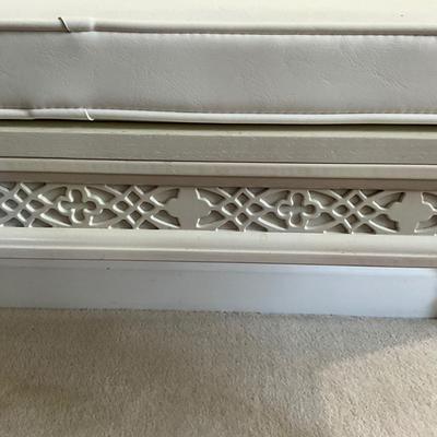 UBL1245 Vintage White Mirror with White Painted Bench