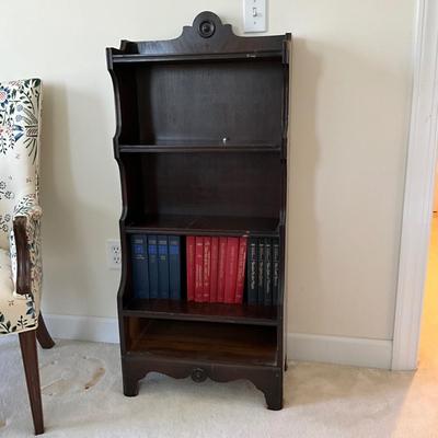 UBL1250 Vintage Mahogany Graduated Bookshelf ( AS-IS)