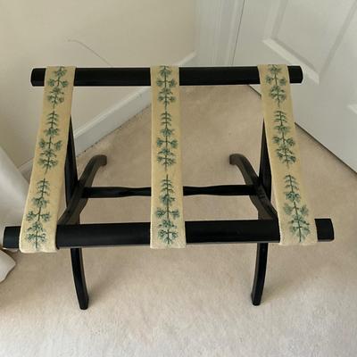 UBL1257 Needlepoint Luggage Rack