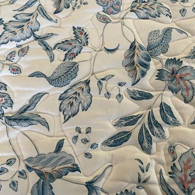 M1261 Blue and White Quilted Style King Coverlet