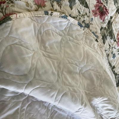 M1262 Large King Floral Quilted Style Coverlet