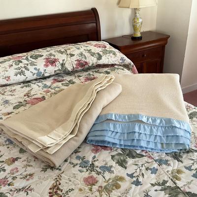 M1263 Set of Two Wool Blankets Faibault, Faribo