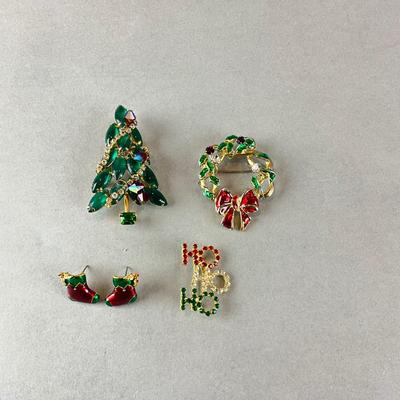 M1275 Vintage D &E Juliana Christmas Tree Pin and Brooches