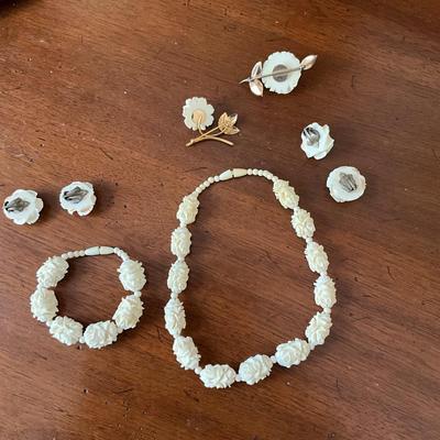 M1276 Vintage Hand Carved Bone Rose Necklace Set