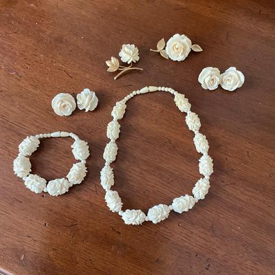M1276 Vintage Hand Carved Bone Rose Necklace Set