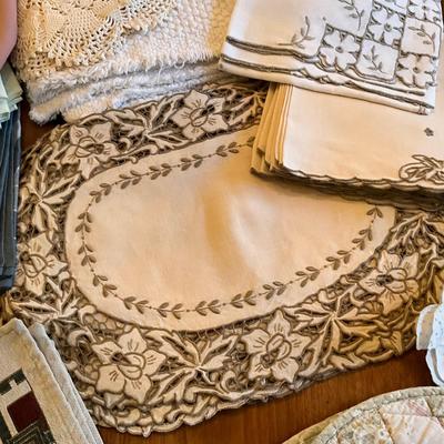 D1278 Large Lot of Table Linens