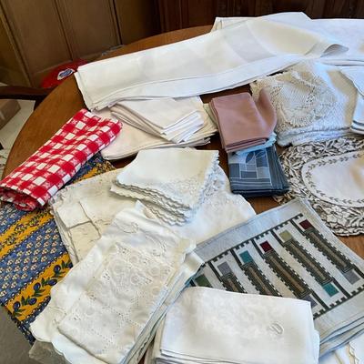 D1278 Large Lot of Table Linens