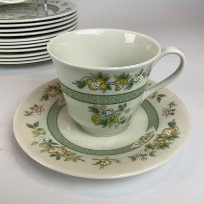 D1285 Royal Doulton 56pc Set of "Tonkin" China