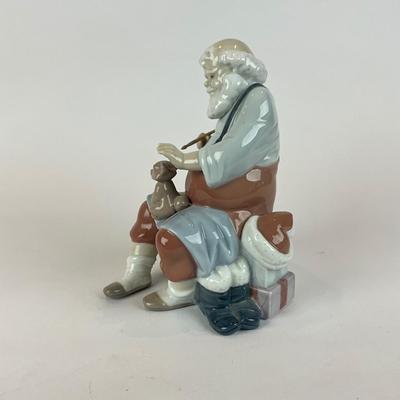 D1291 Lladro "Santa's Magic Touch" Figurine