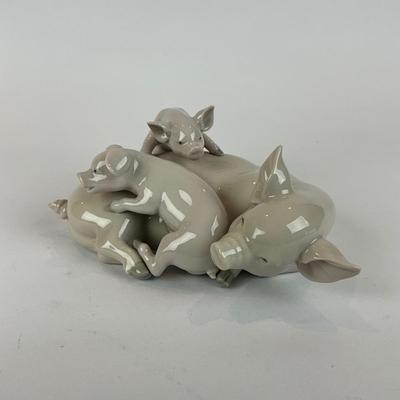 D1292 Lladro "Playful Piglets" Figurine