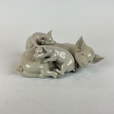 D1292 Lladro "Playful Piglets" Figurine