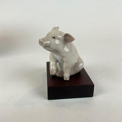 D1293 Lladro Lucky Piglet Figurine with base