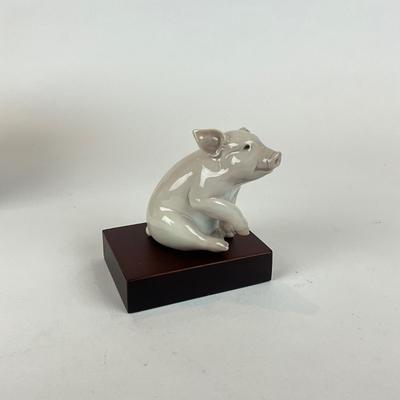 D1293 Lladro Lucky Piglet Figurine with base