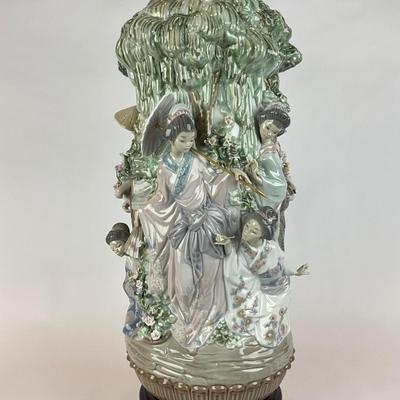 D1298 Lladro Porcelain "Jarro Japones" Signed Figurine