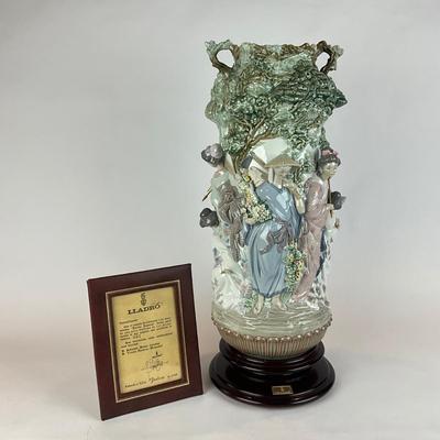 D1298 Lladro Porcelain "Jarro Japones" Signed Figurine