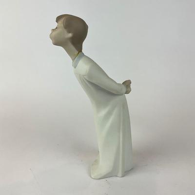 L1305 Lladro Boy Leaning over Kissing Figurine
