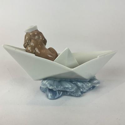 L1309 Lladro "Stowaway Dog" Figurine