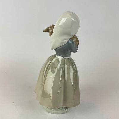 L1318 Lladro NAO "Girl with Lamb" Figurine