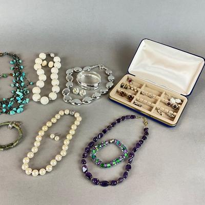 H1325 Lot of Vintage Costume Jewelry