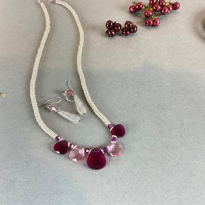 H1325 Lot of Vintage Costume Jewelry