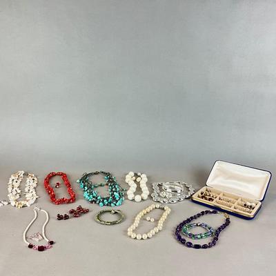 H1325 Lot of Vintage Costume Jewelry