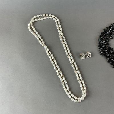 H1327 Black and White Freshwater Pearl Necklace Lot