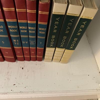 SR1346 Set of World Book Encyclopedias 1961