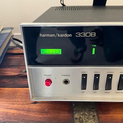 O1357 Vintage Harmon Kardon 330B Receiver