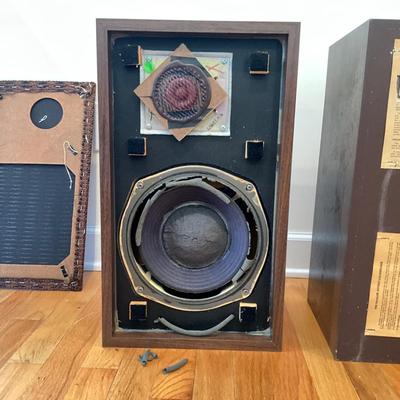 L1361 Vintage Pair of Advent Speakers