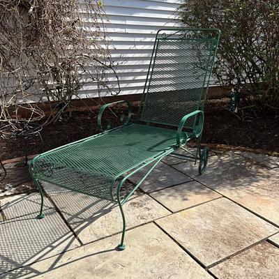 U1365 Vintage Green Wrought Iron Chaise Lounge