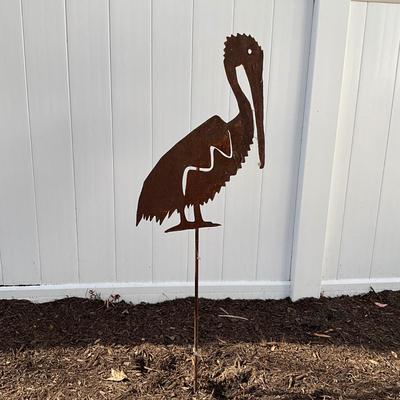 U1369 Artisan Made Outdoor Pelican Metal Garden Art
