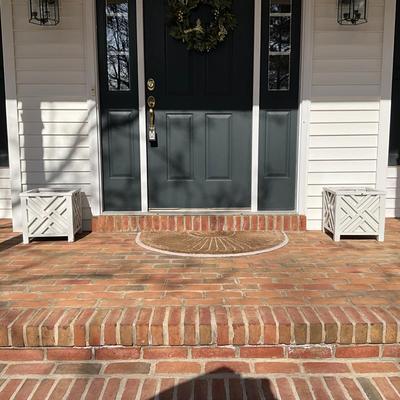 U1375 Pair of White wooden Chippendale Planters