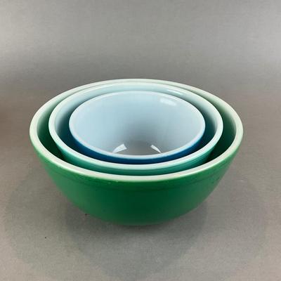 K1402 Set of Vintage PYREX Mixing Bowls
