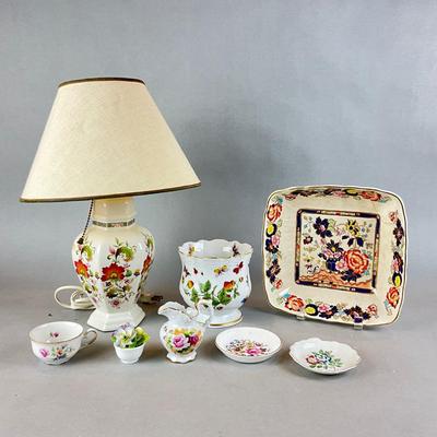 K1406 Vintage Porcelain Decor Lot with Ironstone