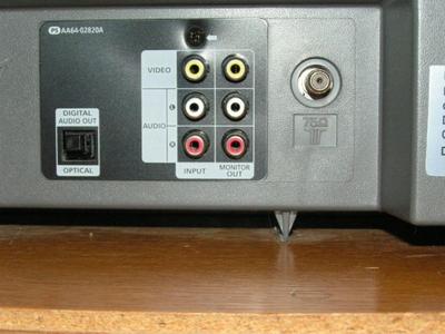 SAMSUNG ALL-IN-ONE TV with built-in DVD/CD player & VHS 6-head Hi-Fi