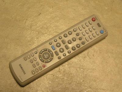 SAMSUNG ALL-IN-ONE TV with built-in DVD/CD player & VHS 6-head Hi-Fi