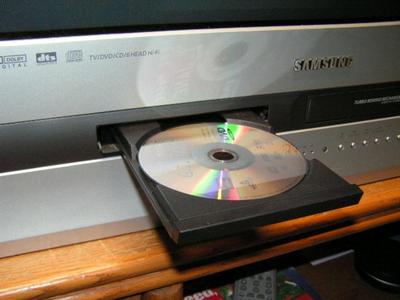 SAMSUNG ALL-IN-ONE TV with built-in DVD/CD player & VHS 6-head Hi-Fi